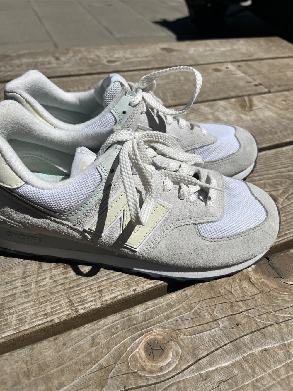 Women’s New Balance 574 Sneakers WL574WL2 Ivory Size9.5